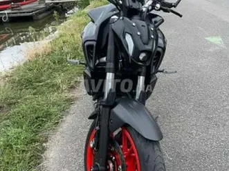 yamaha mt 07 2021 akrapovic carbone - 12k km