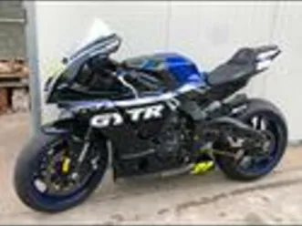 yamaha r1 2021 uso pista