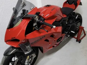 ducati panigale v4s →