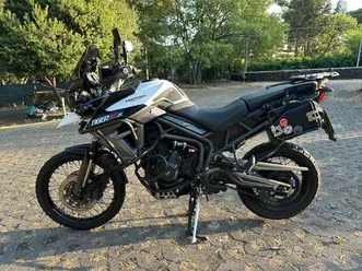 triumph tiger 800 xcx bianco