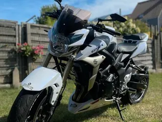 ② suzuki gsr 750