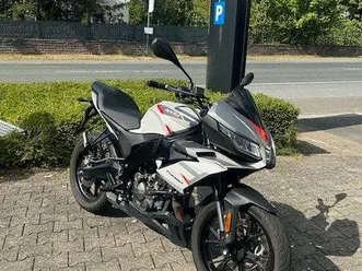 aprilia tuono 125