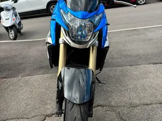 suzuki gsr 750