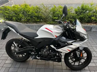 aprilia tuono 125