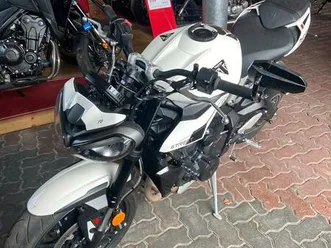 triumph street triple r