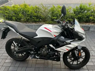 aprilia tuono 125