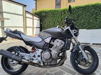 honda hornet 900 grigio