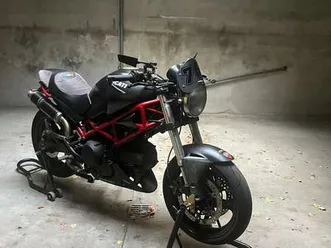 ducati monster 695 nero