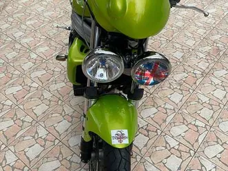 triumph speed triple 955i verde