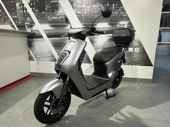 em1-e - elektroroller ab 15 jahren fahrbar