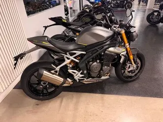 triumph speed triple rs