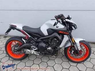 yamaha mt-09 leovince auspuff + viel zubehör