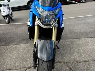 suzuki gsr 750