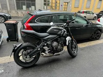 triumph trident 660 nero