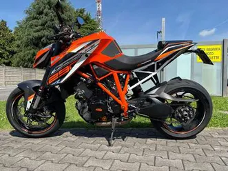 ktm 1290 super duke r arancione