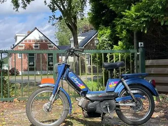 peugeot 103 vogue and lot of extra parts