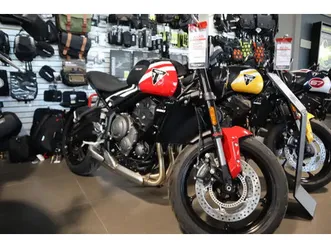 2025 triumph trident 660 diablo red/sapphire black