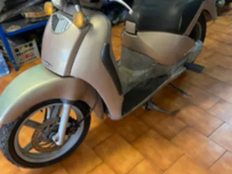 aprilia scarabeo 150