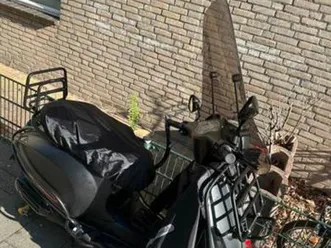 vespa sprint 2023 - zo goed als nieuw - vol opties — scooters | vespa — marktplaats