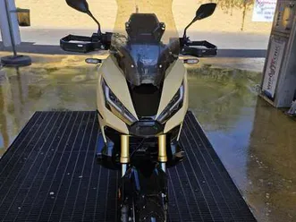 honda x-adv beige