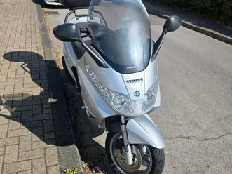 verkaufe meinen gepflegten piaggio x8 400