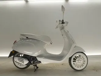 vespa sprint 50 white • 2022