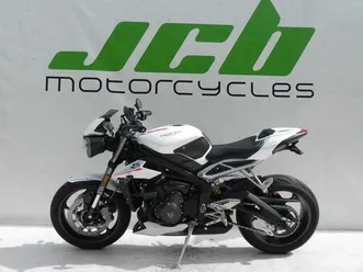 triumph street triple rs