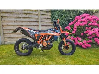 ② ktm 690 smc-r 2023 (showroomstaat) + 2 nieuwe banden