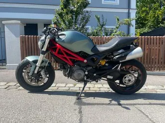 ducati monster 796