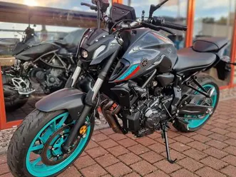 yamaha mt07 cyan grey top