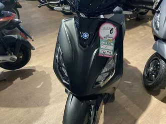 piaggio 1 active 125er e-roller super händling bis 100 k