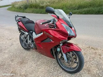 vfr 800 sport-gt, entretien à jour, équipée top case