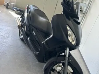 yamaha x-max 125