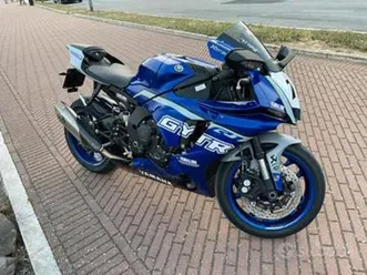 yamaha r1