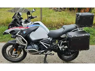 version rallye avec akrapovic