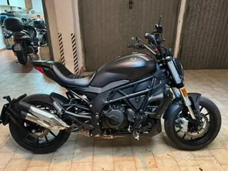 benelli 502c - 2023 - 3.422 km - perfetta