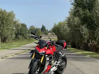 ducati streetfighter v4s rosso