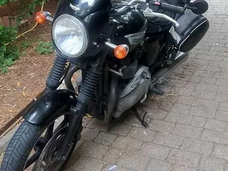 triumph bonneville se nero