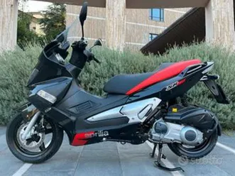 aprilia sr max 300