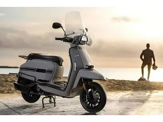 lambretta v 125 cc modern classic retro style best 125 scooter a1 licence lear...
