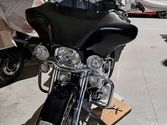 ② harley road king classic