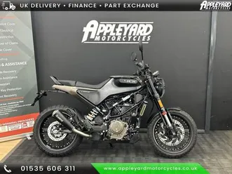 husqvarna svartpilen 401 - akrapovič 'slip-on line'