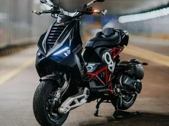 italjet dragster 125 cc naked sports automatic scooter was £4999 now £3499