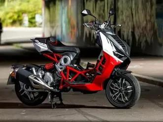 italjet dragster 200 cc naked sports automatic scooter was £5299 now £3699