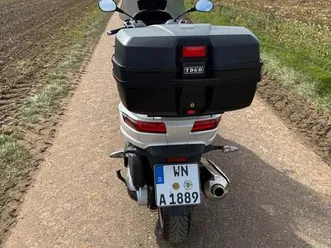 piaggio mp3 500