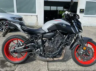 yamaha mt07 akrapovic