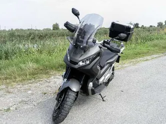 honda x-adv 750 gravel grigio