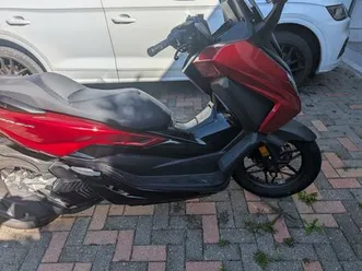 forza 125 mit smart top case rot