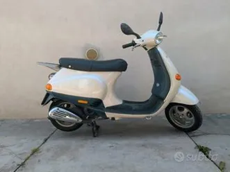 piaggio vespa 50 et4 - 2011