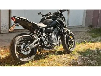 mt 07 pure( full akrapovic )